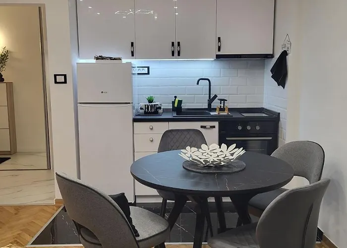 Innocence Sajam * 诺威萨